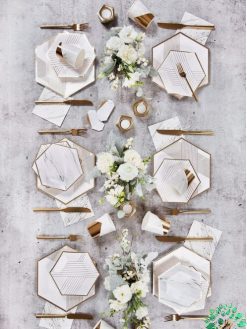 گل روی میز FOTT98 Flower on the table