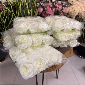 استفاده از سرگل سفید در دسته گل عروس