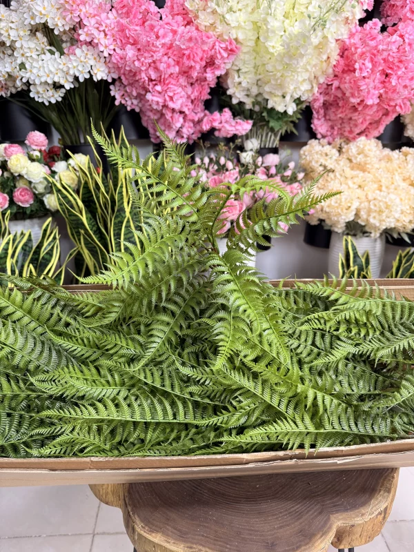 نمای کامل بوته سرخس مصنوعی