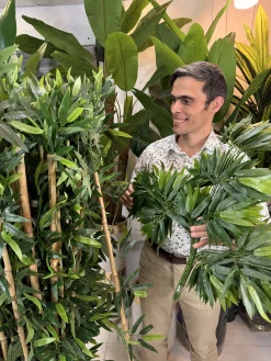 بافت دقیق و لمسی برگهای گیاه مصنوعی بامبو خیزران تهیه شده از مواد پلیمری باکیفیت.