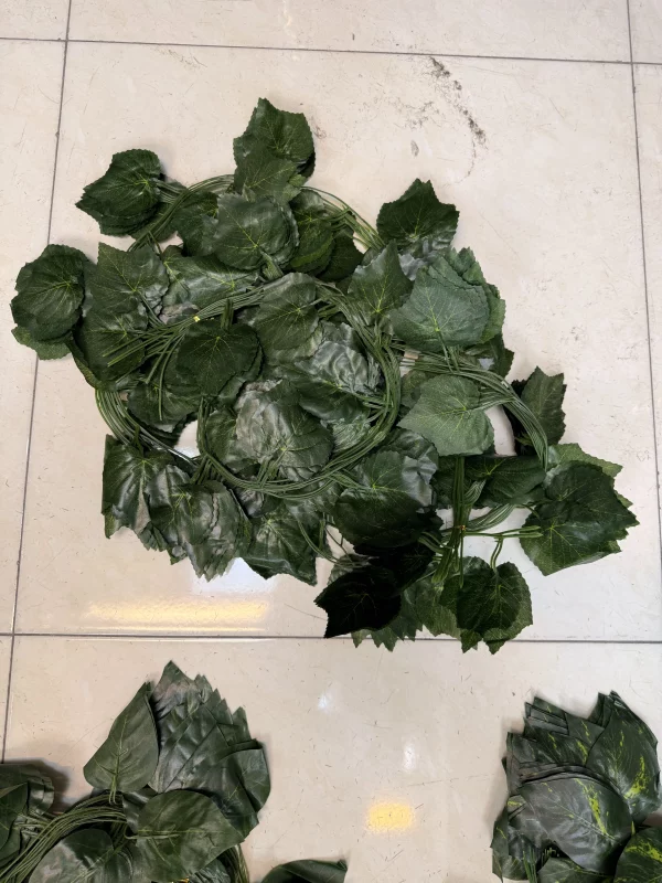 استفاده از ریسه برگ مصنوعی مقاوم در برابر نور خورشید در بالکن